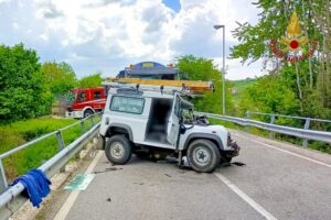 IRPINIA. Incidente stradale coinvolti  due mezzi, un autocarro  e un Defender dell’Enel. Laccaduto a SantAngelo dei Lombardi, due persone in ospedale