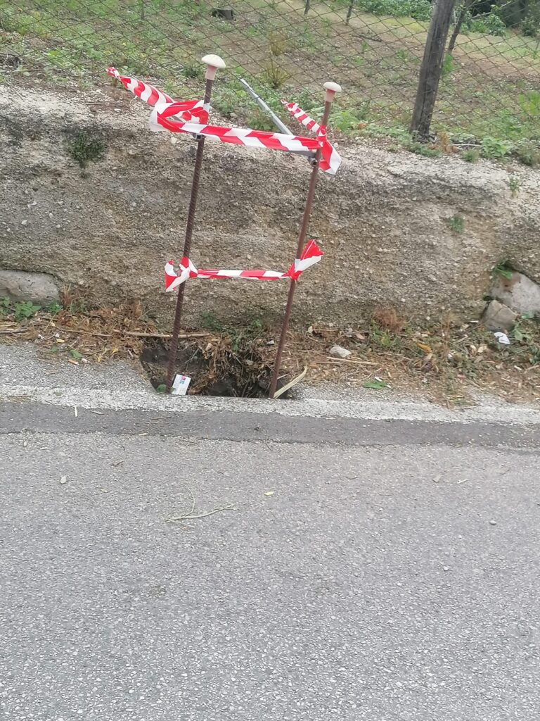AVELLA. Incredibile, rubate le caditoie in alcune strade.
