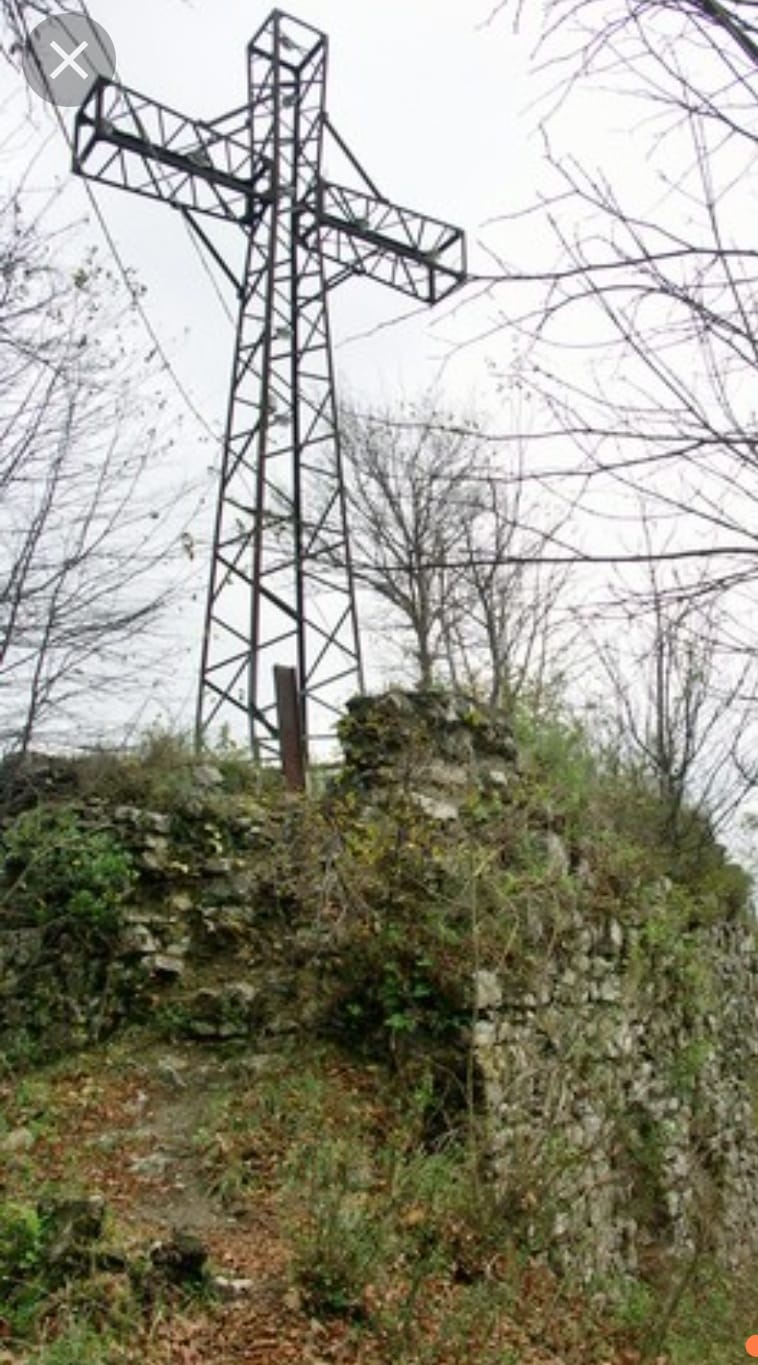 Forino (Av) : La Croce sul mastio del Monte San Nicola non “brilla più