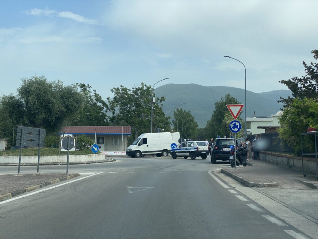 AVELLA. Incidente alla rotatoria del cimitero tra auto e moto