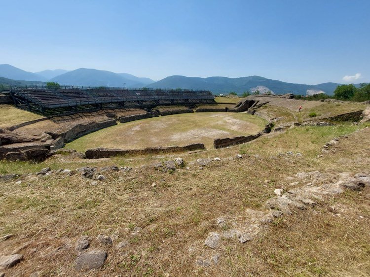 AVELLA. Lantico Anfiteatro potrebbe riservare altre sorprese. Pronti nuovi scavi AVELLA. Lantico Anfiteatro potrebbe riservare altre sorprese. Pronti nuovi scavi