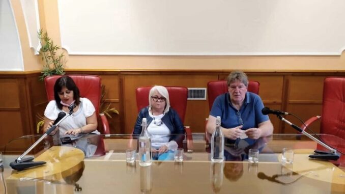 F4C182C8-DF3E-4B68-B2DE-E70D744E0E7C