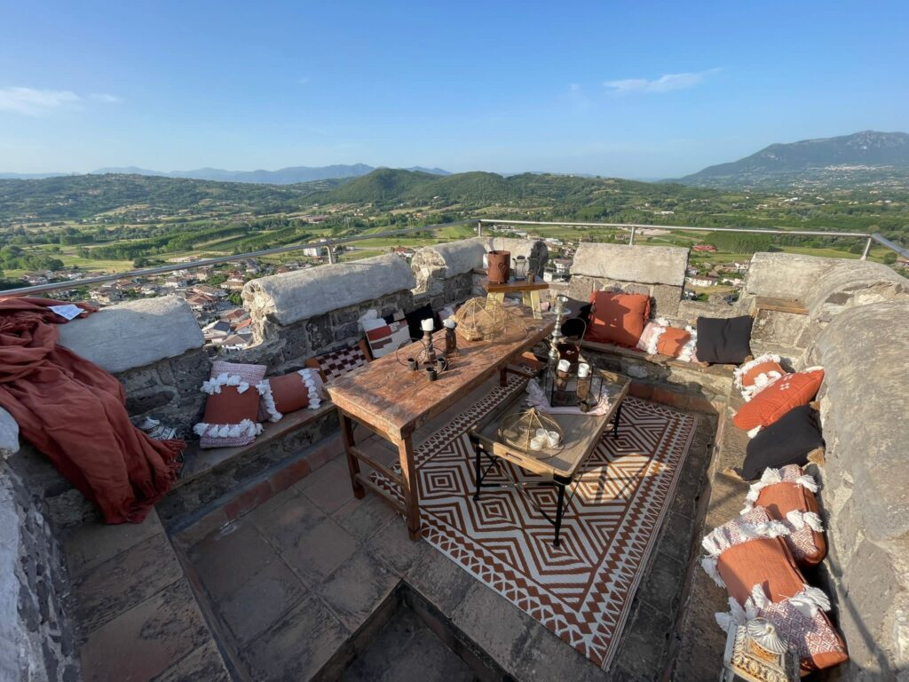 Castello di Limatola, inaugura il nuovo “Le Torri” Sunset Rooftop Bar: tra panorama mozzafiato e prodotti deccellenza, per rivivere la bellezza senza tempo della fortezza sannita