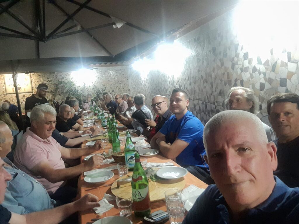 VISCIANO. Il primo cittadino Gianfranco Meo si congeda con una cena.