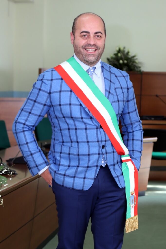 VISCIANO. Sabatino Trinchese indossa la fascia da primo cittadino
