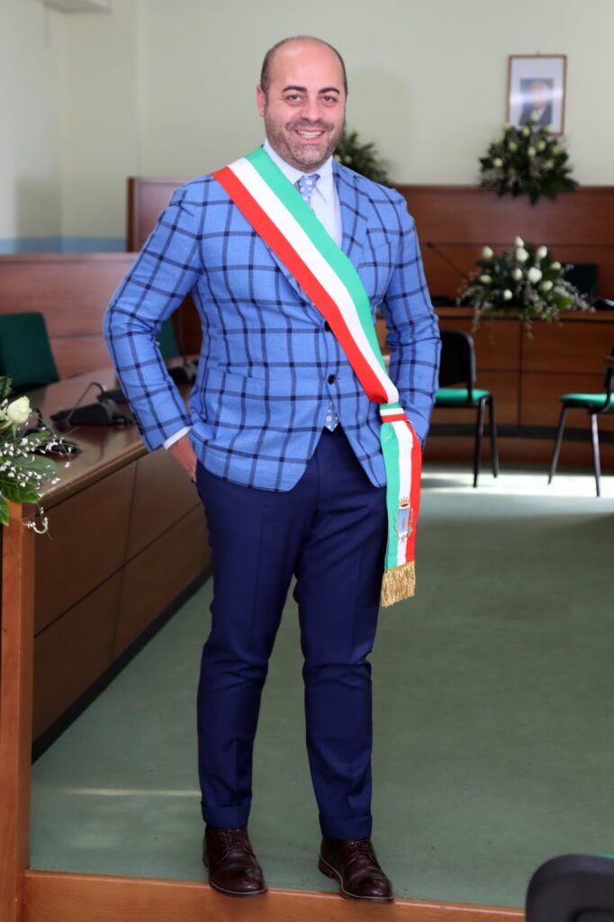 VISCIANO. Sabatino Trinchese indossa la fascia da primo cittadino