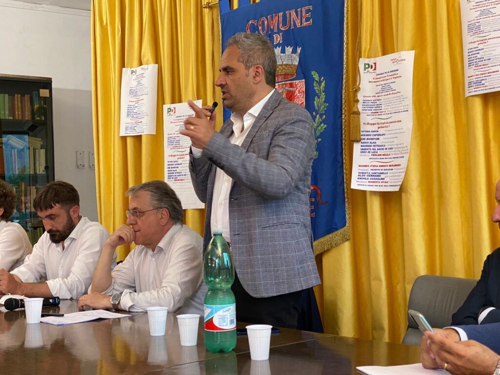 SPERONE. Congresso tematico Democratici per l’Irpinia. Sviluppo in Irpinia ancora una priorità? Tra gli ospiti Maurizio Petracca, Enzo De Luca, Marco Alaia. Foto e Video SPERONE. Congresso tematico Democratici per l’Irpinia. Sviluppo in Irpinia ancora una priorità? Tra gli ospiti Maurizio Petracca, Enzo De Luca, Marco Alaia. Foto e Video