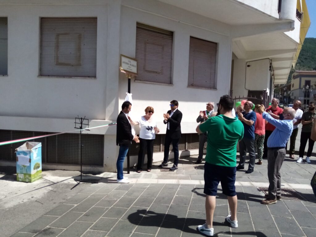 QUADRELLE (AV). Inaugurata Via Antonino Picariello, in memoria del medico quadrellese scomparso. Video e Foto