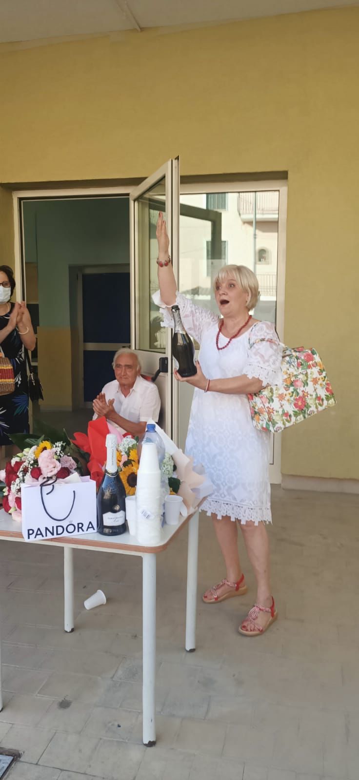 AVELLA: festa di pensionamento per la maestra Felicetta Carro