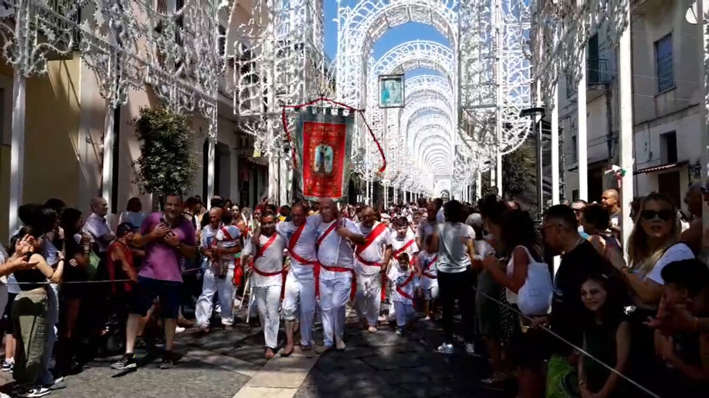 VISCIANO. I Battenti tornano a sfilare per la festa della Madonna del Carpinello.