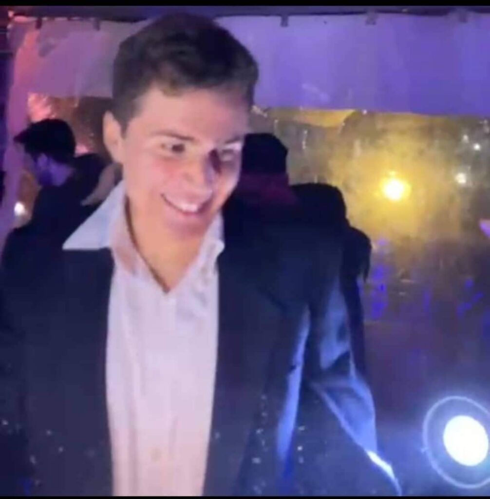 AVELLA. Gianluca Ottato si diploma al Classico in 4 anni. Gli auguri AVELLA. Gianluca Ottato si diploma al Classico in 4 anni. Gli auguri