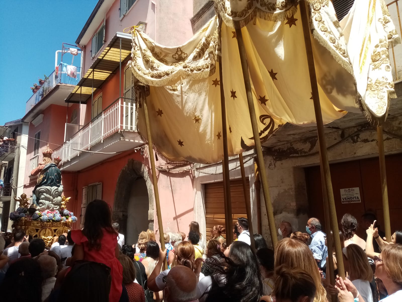 Mugnano del Cardinale (AV) Processione di Maria Santissima delle Grazie tra tradizione e innovazione. Foto e Video Mugnano del Cardinale (AV) Processione di Maria Santissima delle Grazie tra tradizione e innovazione. Foto e Video