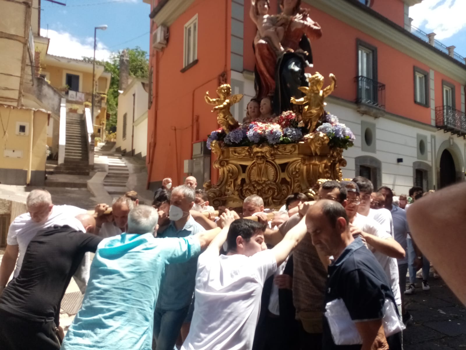 Mugnano del Cardinale (AV) Processione di Maria Santissima delle Grazie tra tradizione e innovazione. Foto e Video Mugnano del Cardinale (AV) Processione di Maria Santissima delle Grazie tra tradizione e innovazione. Foto e Video