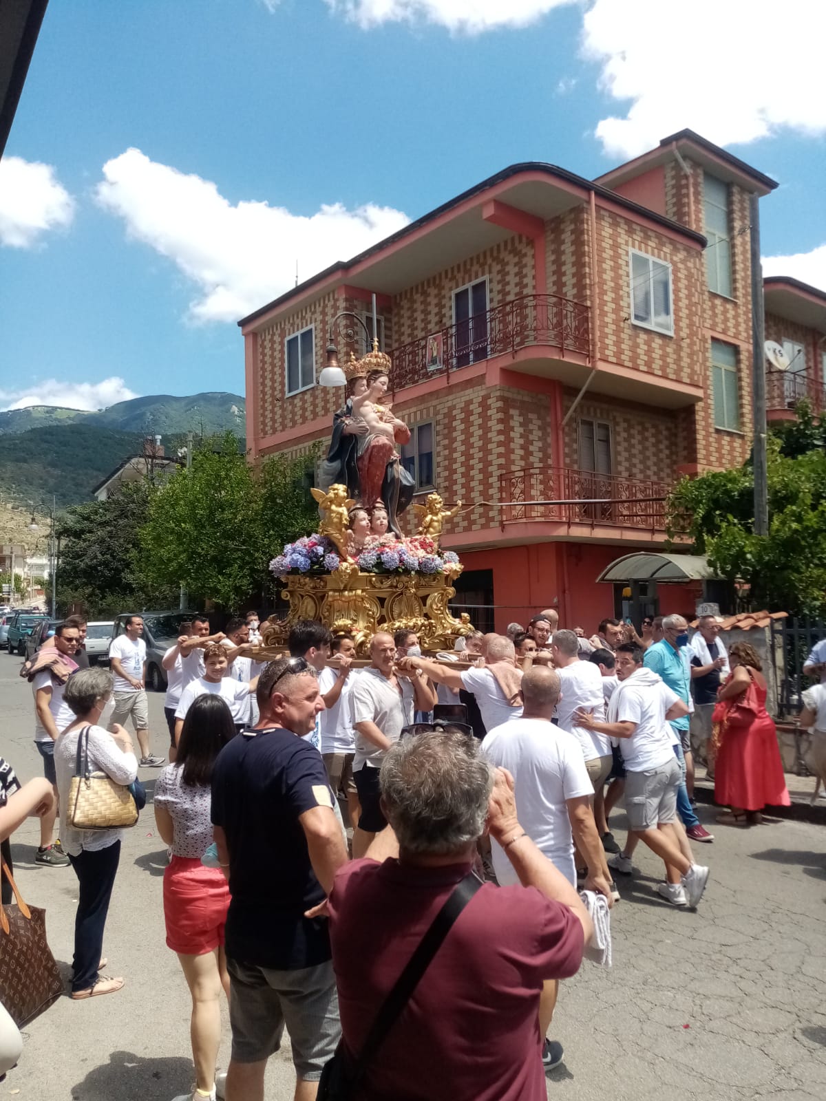 Mugnano del Cardinale (AV) Processione di Maria Santissima delle Grazie tra tradizione e innovazione. Foto e Video Mugnano del Cardinale (AV) Processione di Maria Santissima delle Grazie tra tradizione e innovazione. Foto e Video