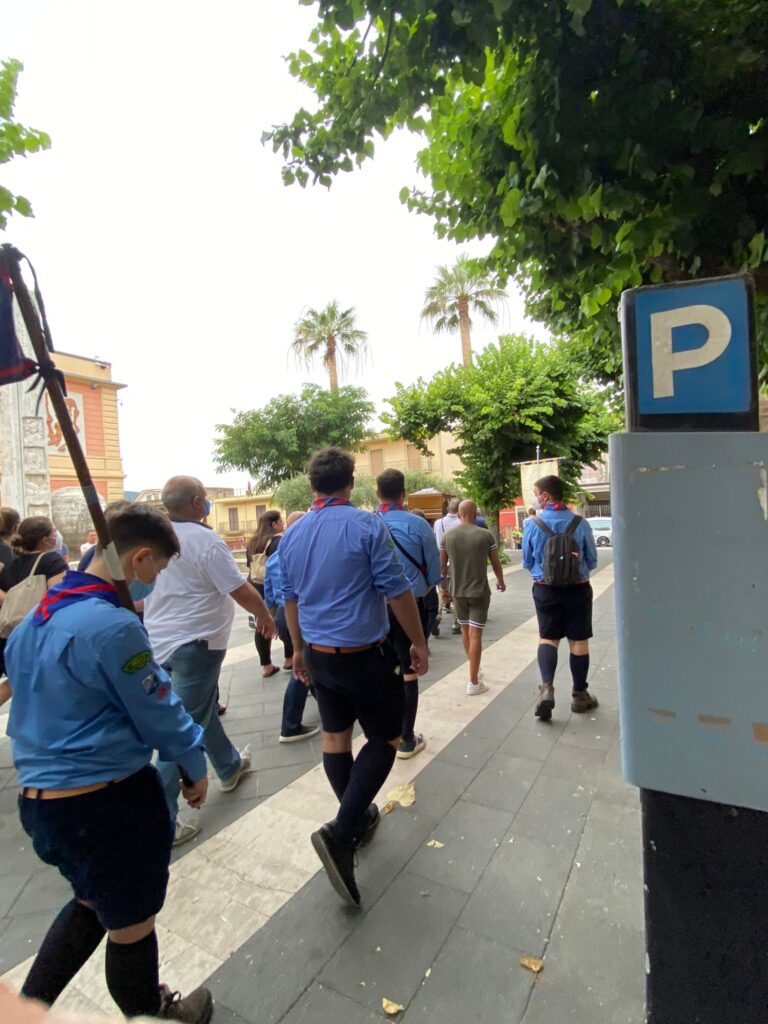 AVELLA. Ieri lultimo saluto a Ferdinando Amato. Il parroco Parisi: Oltre agli angeli, ai santi, ai martiri, sicuramente ad accoglierti ci sarà anche la tua mamma AVELLA. Ieri lultimo saluto a Ferdinando Amato. Il parroco Parisi: Oltre agli angeli, ai santi, ai martiri, sicuramente ad accoglierti ci sarà anche la tua mamma