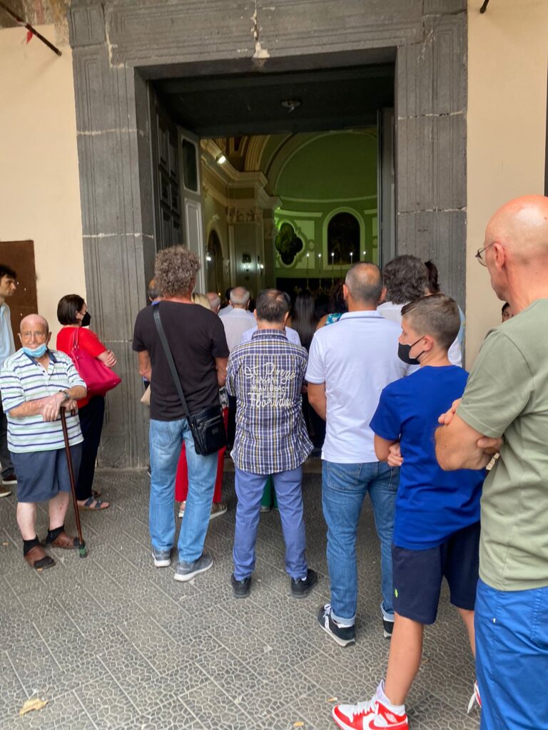 AVELLA. Ieri lultimo saluto a Ferdinando Amato. Il parroco Parisi: Oltre agli angeli, ai santi, ai martiri, sicuramente ad accoglierti ci sarà anche la tua mamma AVELLA. Ieri lultimo saluto a Ferdinando Amato. Il parroco Parisi: Oltre agli angeli, ai santi, ai martiri, sicuramente ad accoglierti ci sarà anche la tua mamma