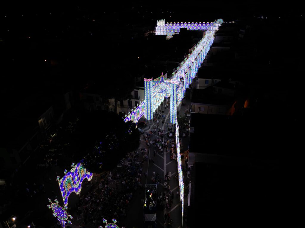 VISCIANO. La processione in onore di Maria SS. del Carpinello. Foto e Video