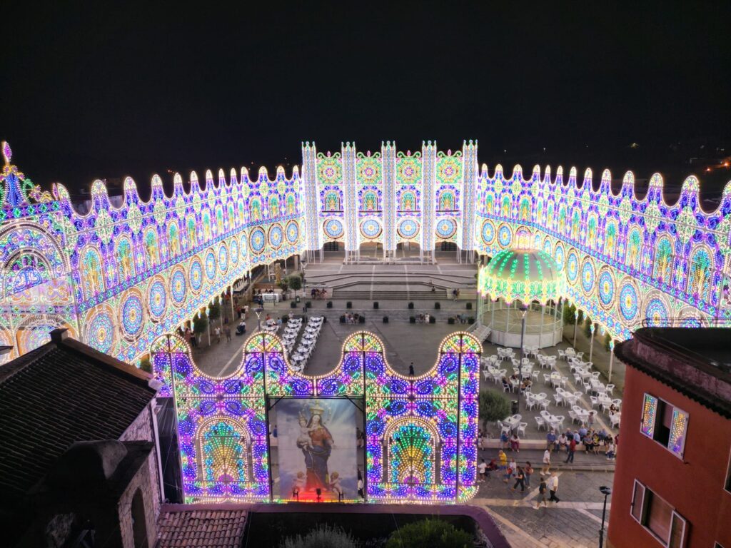 VISCIANO. La processione in onore di Maria SS. del Carpinello. Foto e Video