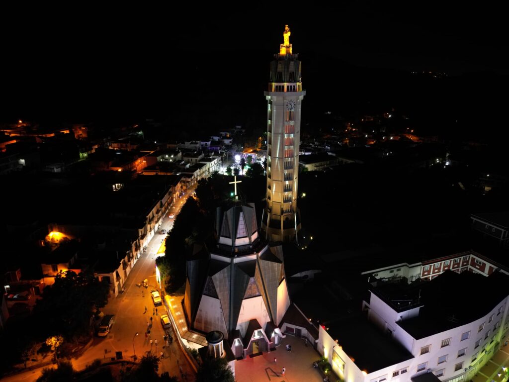 VISCIANO. La processione in onore di Maria SS. del Carpinello. Foto e Video