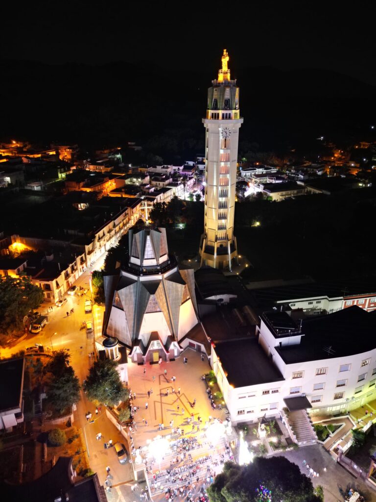VISCIANO. La processione in onore di Maria SS. del Carpinello. Foto e Video