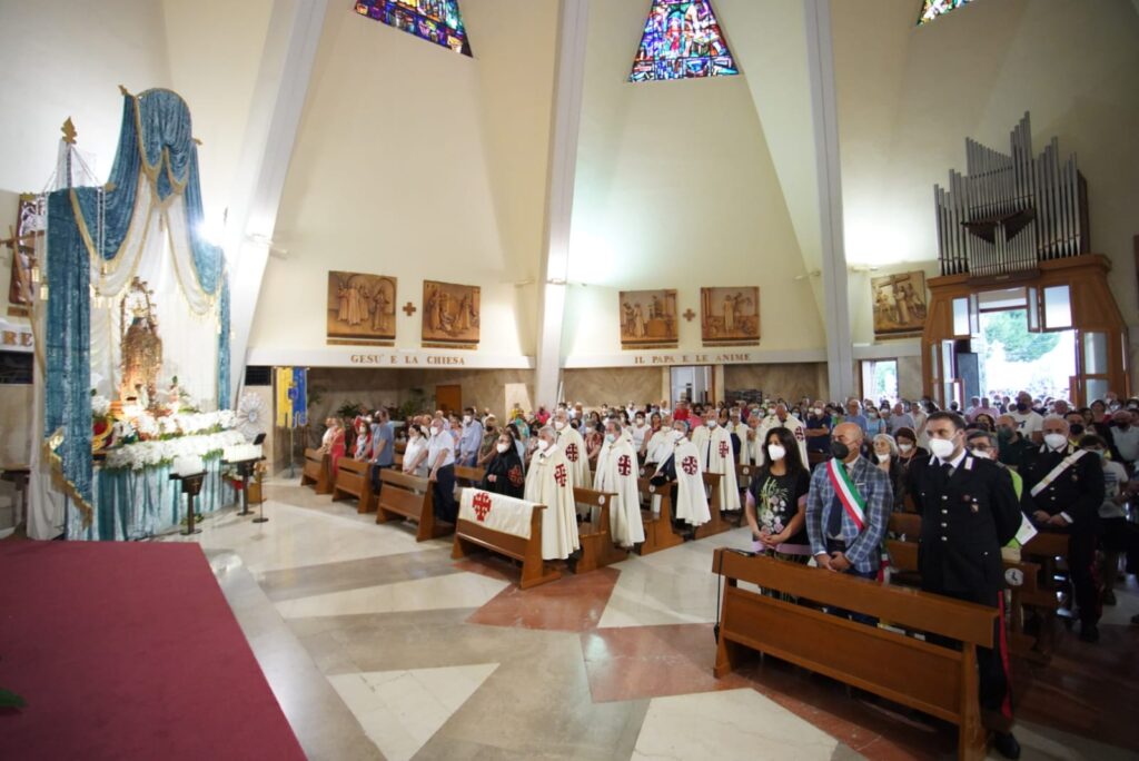 VISCIANO. La processione in onore di Maria SS. del Carpinello. Foto e Video