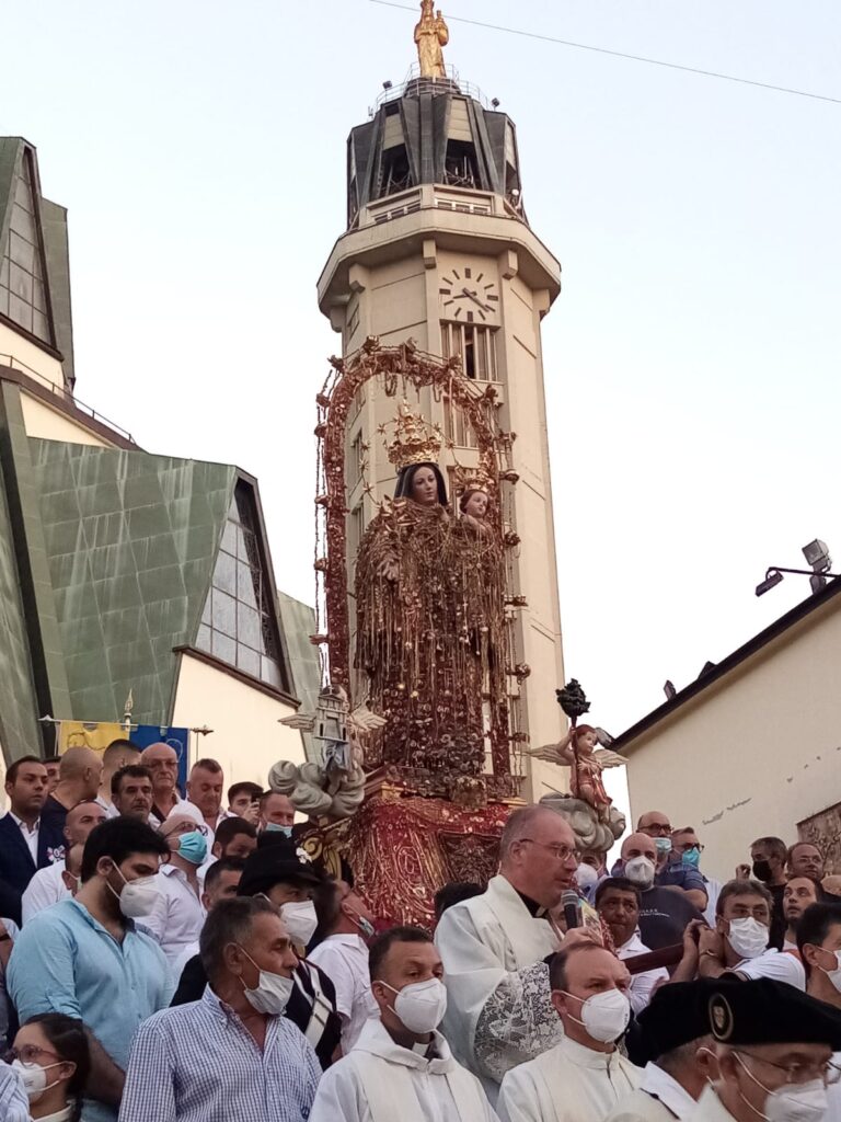 VISCIANO. La processione in onore di Maria SS. del Carpinello. Foto e Video