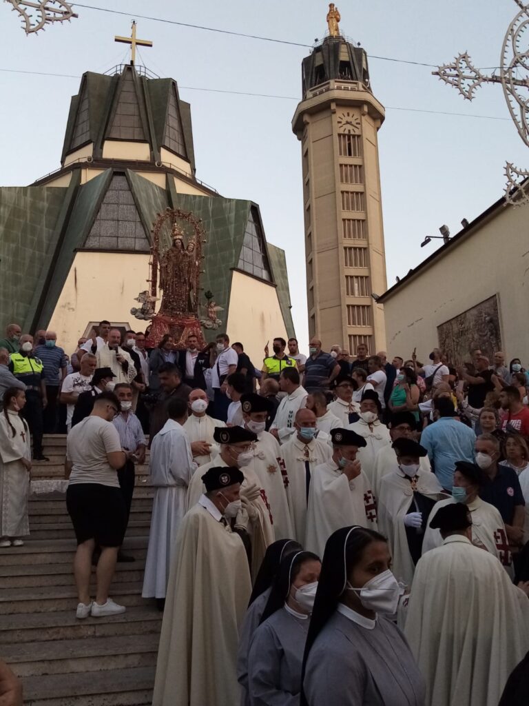 VISCIANO. La processione in onore di Maria SS. del Carpinello. Foto e Video