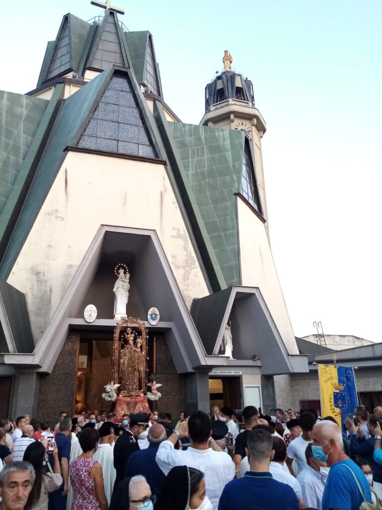VISCIANO. La processione in onore di Maria SS. del Carpinello. Foto e Video