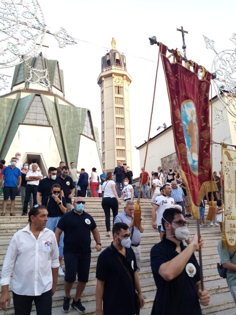 VISCIANO. La processione in onore di Maria SS. del Carpinello. Foto e Video