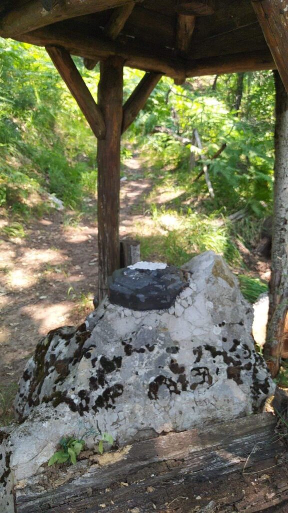 Petruro di Forino (Av): Grave atto sacrilego. Rubate le Statue delle Madonna e di San Pio nei tornanti del Monte Faliesi Petruro di Forino (Av): Grave atto sacrilego. Rubate le Statue delle Madonna e di San Pio nei tornanti del Monte Faliesi