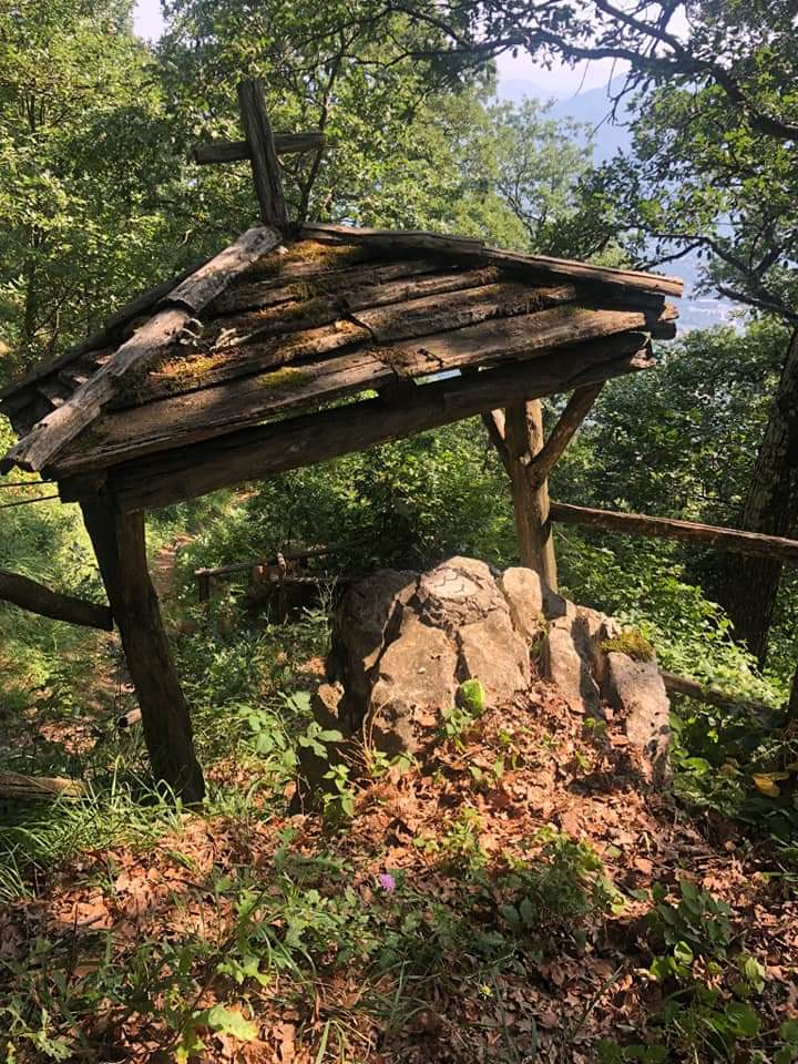 Petruro di Forino (Av): Grave atto sacrilego. Rubate le Statue delle Madonna e di San Pio nei tornanti del Monte Faliesi Petruro di Forino (Av): Grave atto sacrilego. Rubate le Statue delle Madonna e di San Pio nei tornanti del Monte Faliesi