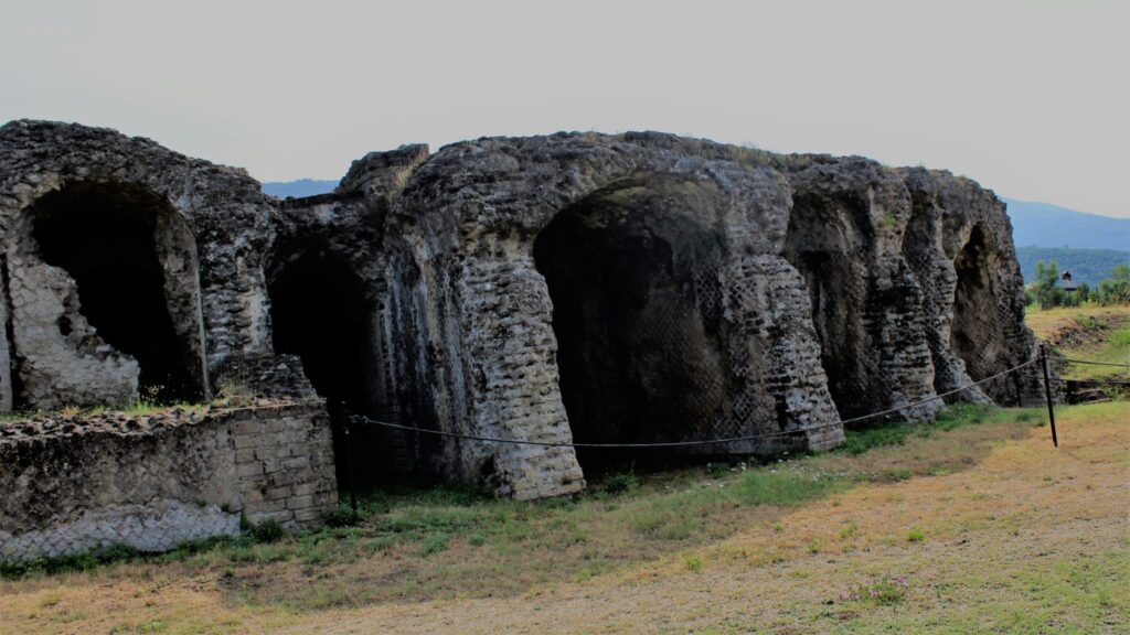 Avella  Visita ai monumenti da parte dei membri del Centro 66 dellArciconfraternita Universale di Santa Filomena
