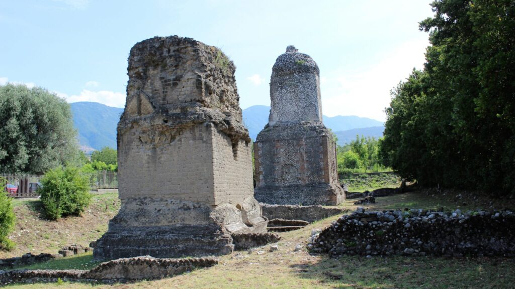 Avella  Visita ai monumenti da parte dei membri del Centro 66 dellArciconfraternita Universale di Santa Filomena