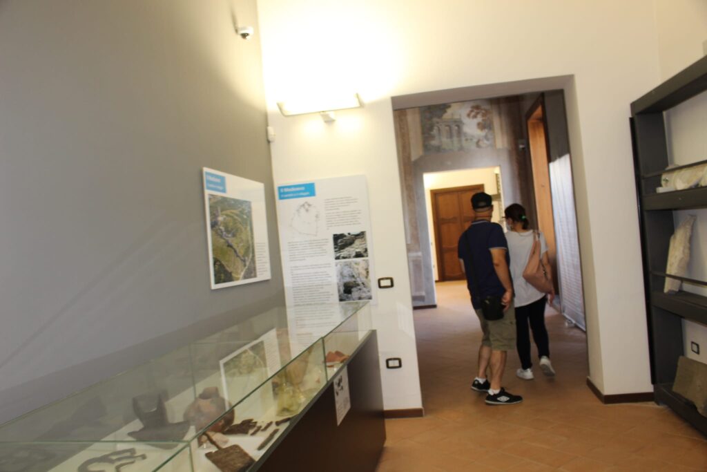 Avella  Visita ai monumenti da parte dei membri del Centro 66 dellArciconfraternita Universale di Santa Filomena