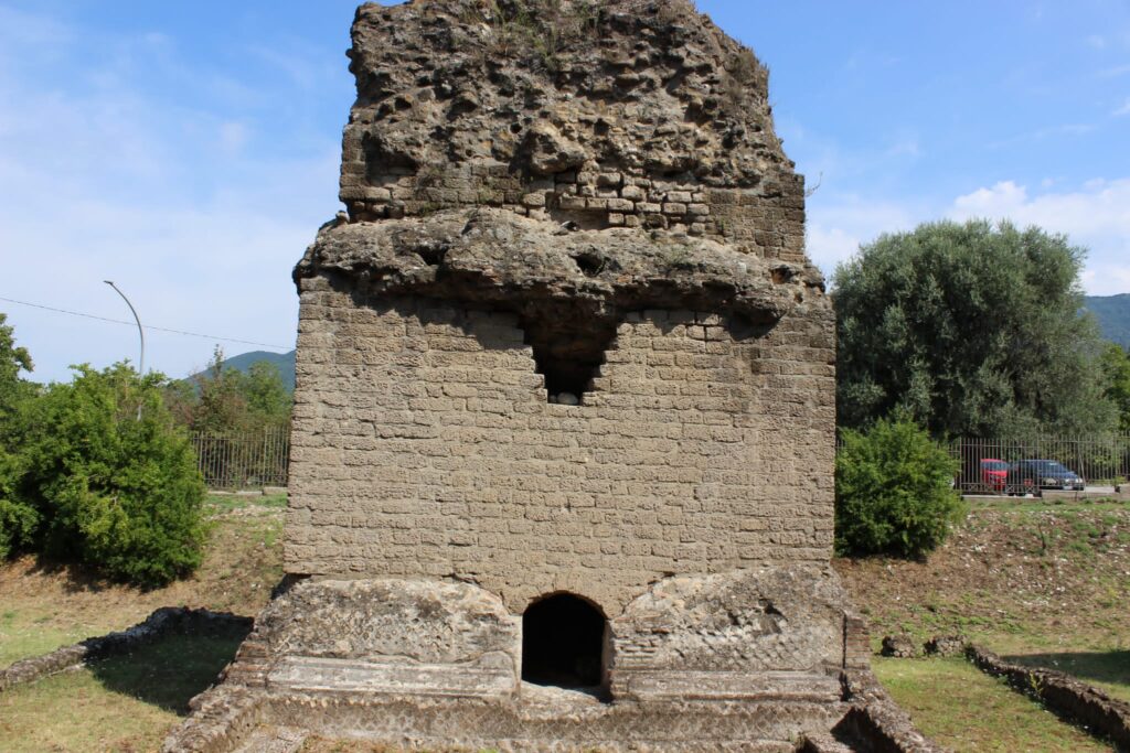 Avella  Visita ai monumenti da parte dei membri del Centro 66 dellArciconfraternita Universale di Santa Filomena