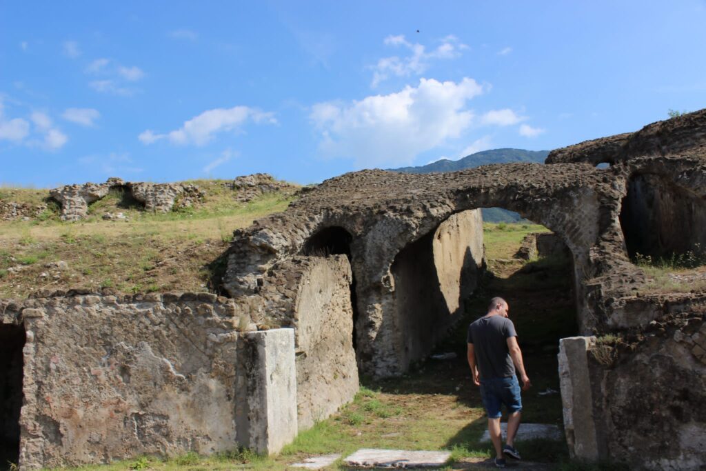 Avella  Visita ai monumenti da parte dei membri del Centro 66 dellArciconfraternita Universale di Santa Filomena
