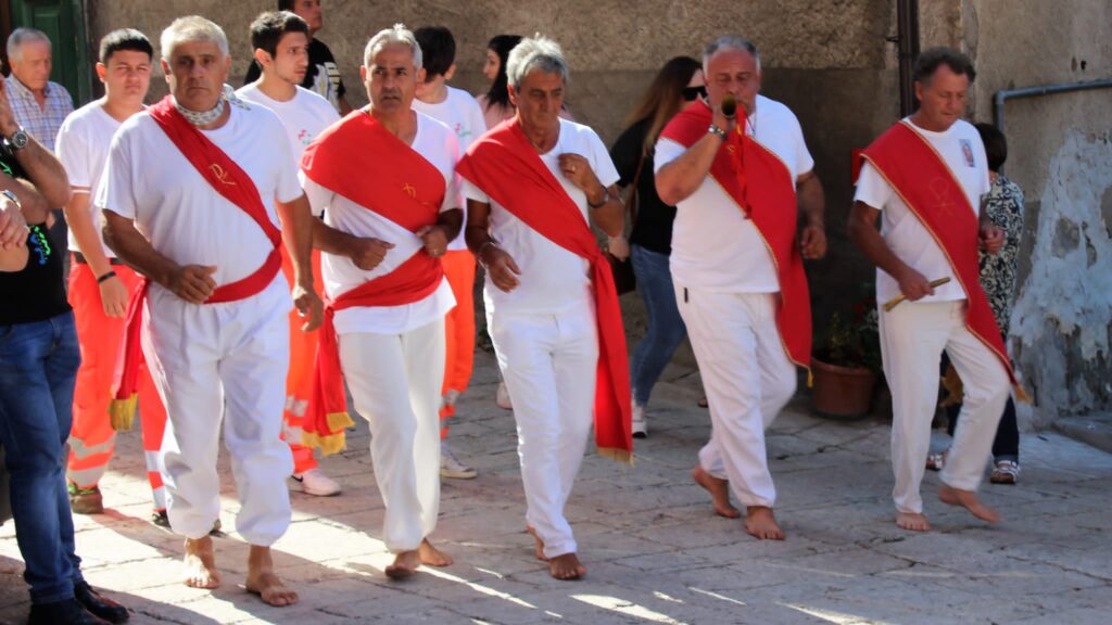 MUGNANO. Ieri la marcia dei Battenti in onore a San Pellegrino