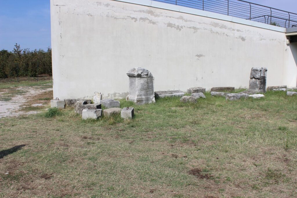 Avella  Visita ai monumenti da parte dei membri del Centro 66 dellArciconfraternita Universale di Santa Filomena