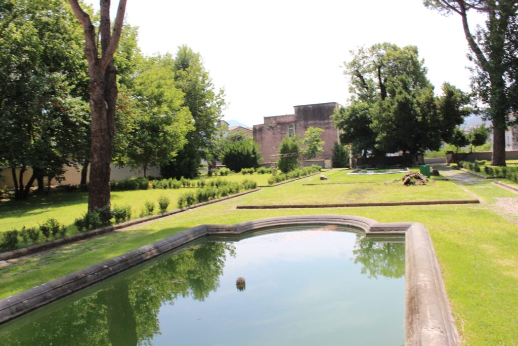 Avella  Visita ai monumenti da parte dei membri del Centro 66 dellArciconfraternita Universale di Santa Filomena