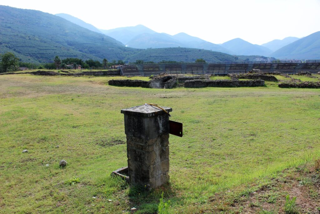 Avella  Visita ai monumenti da parte dei membri del Centro 66 dellArciconfraternita Universale di Santa Filomena