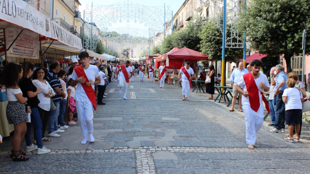 MUGNANO. Ieri la marcia dei Battenti in onore a San Pellegrino