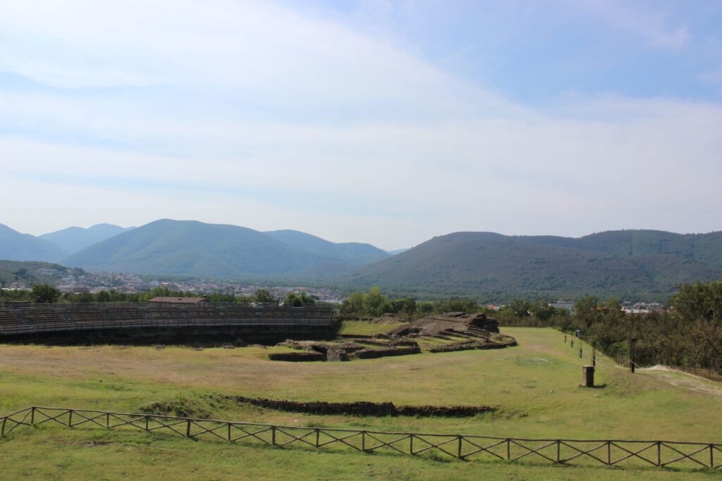 Avella  Visita ai monumenti da parte dei membri del Centro 66 dellArciconfraternita Universale di Santa Filomena