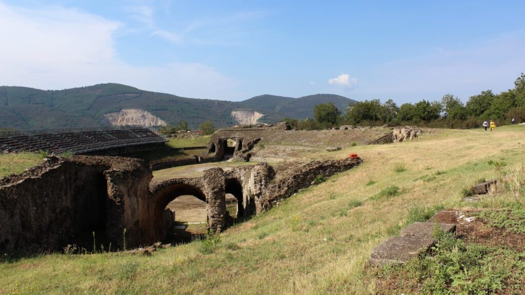 Avella  Visita ai monumenti da parte dei membri del Centro 66 dellArciconfraternita Universale di Santa Filomena