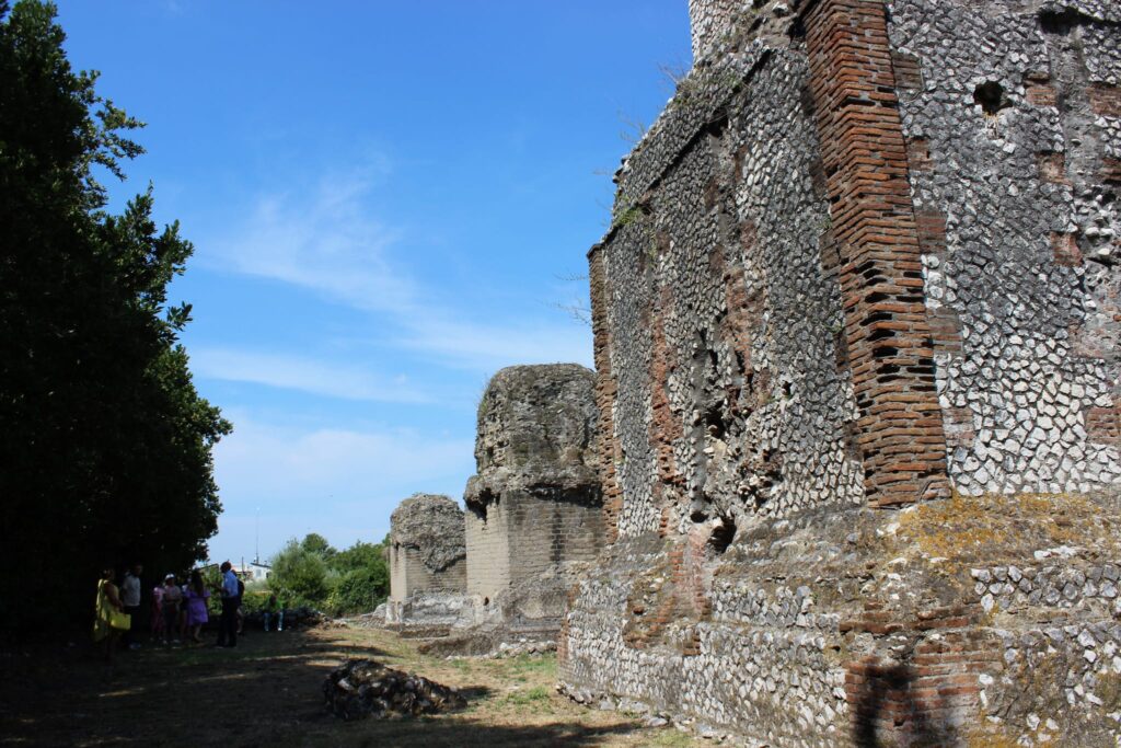 Avella  Visita ai monumenti da parte dei membri del Centro 66 dellArciconfraternita Universale di Santa Filomena