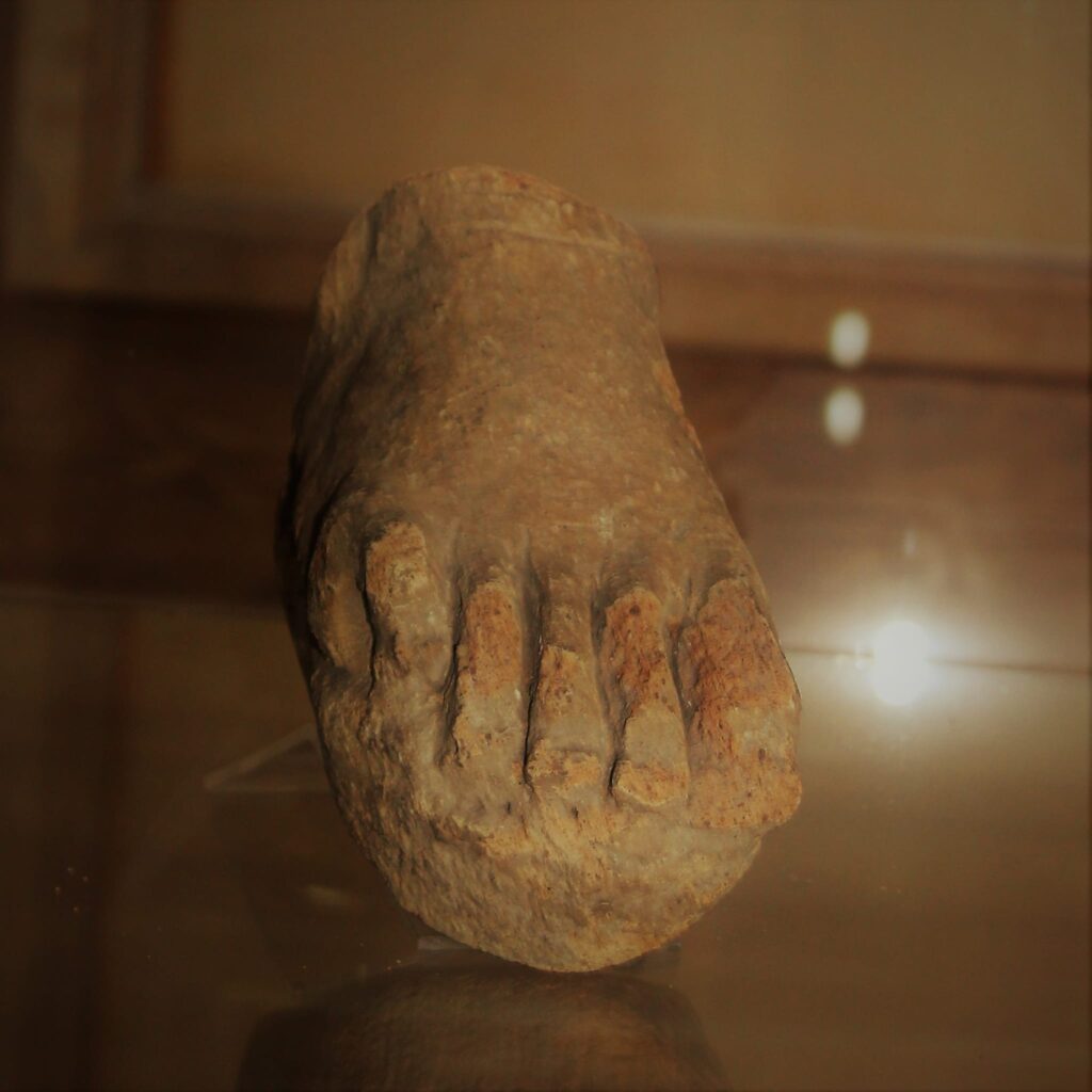 Avella  Visita ai monumenti da parte dei membri del Centro 66 dellArciconfraternita Universale di Santa Filomena