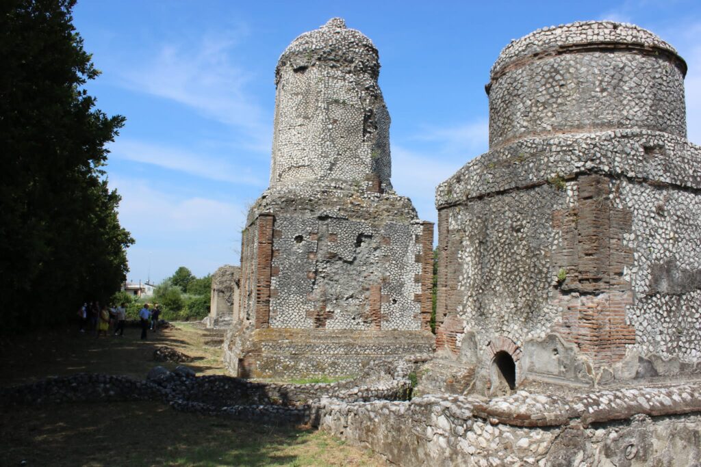Avella  Visita ai monumenti da parte dei membri del Centro 66 dellArciconfraternita Universale di Santa Filomena