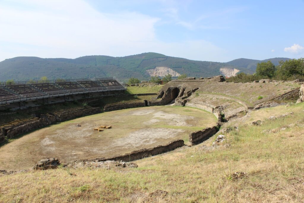 Avella  Visita ai monumenti da parte dei membri del Centro 66 dellArciconfraternita Universale di Santa Filomena
