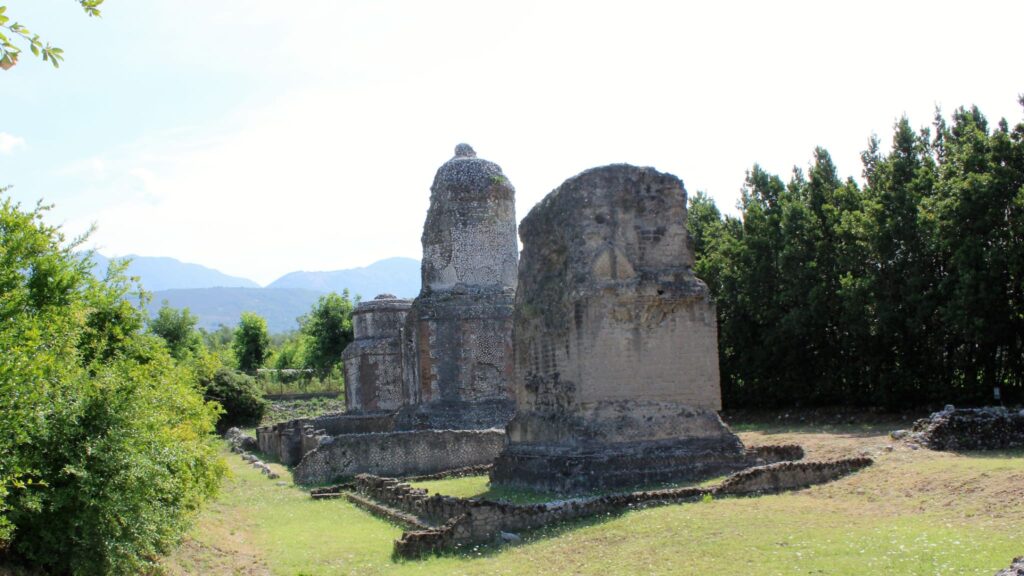 Avella  Visita ai monumenti da parte dei membri del Centro 66 dellArciconfraternita Universale di Santa Filomena