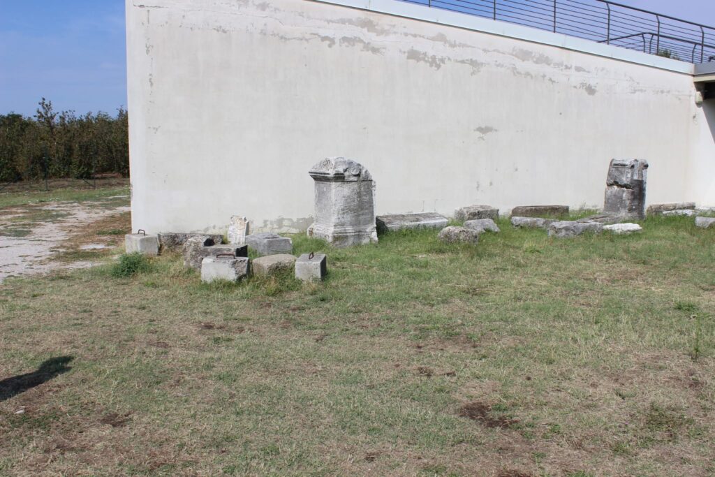 Avella  Visita ai monumenti da parte dei membri del Centro 66 dellArciconfraternita Universale di Santa Filomena