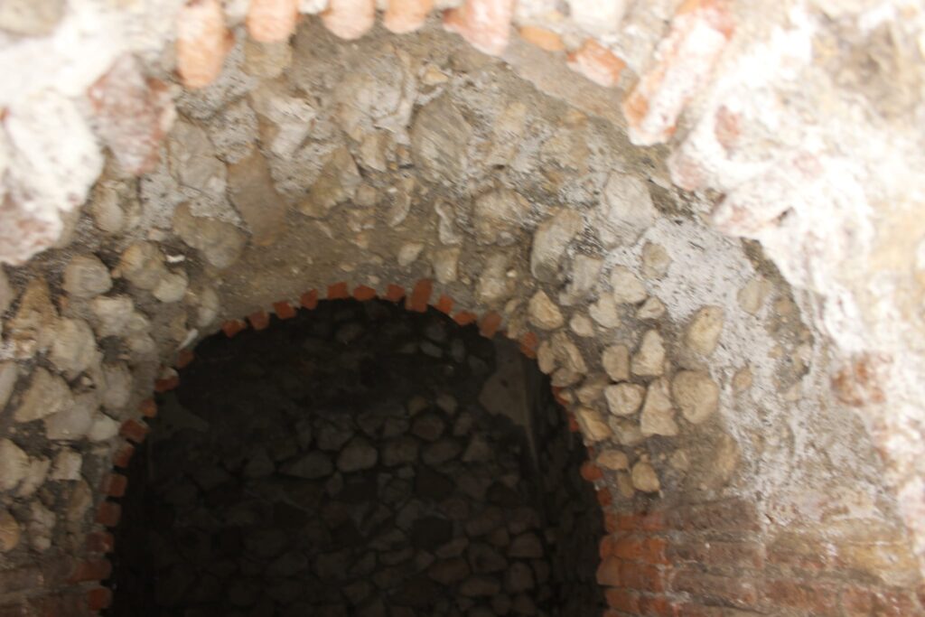 Avella  Visita ai monumenti da parte dei membri del Centro 66 dellArciconfraternita Universale di Santa Filomena